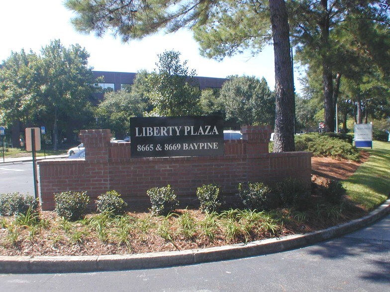 8775 Baypine Rd, Jacksonville, FL à vendre - Photo de l’immeuble – Image 2 sur 9