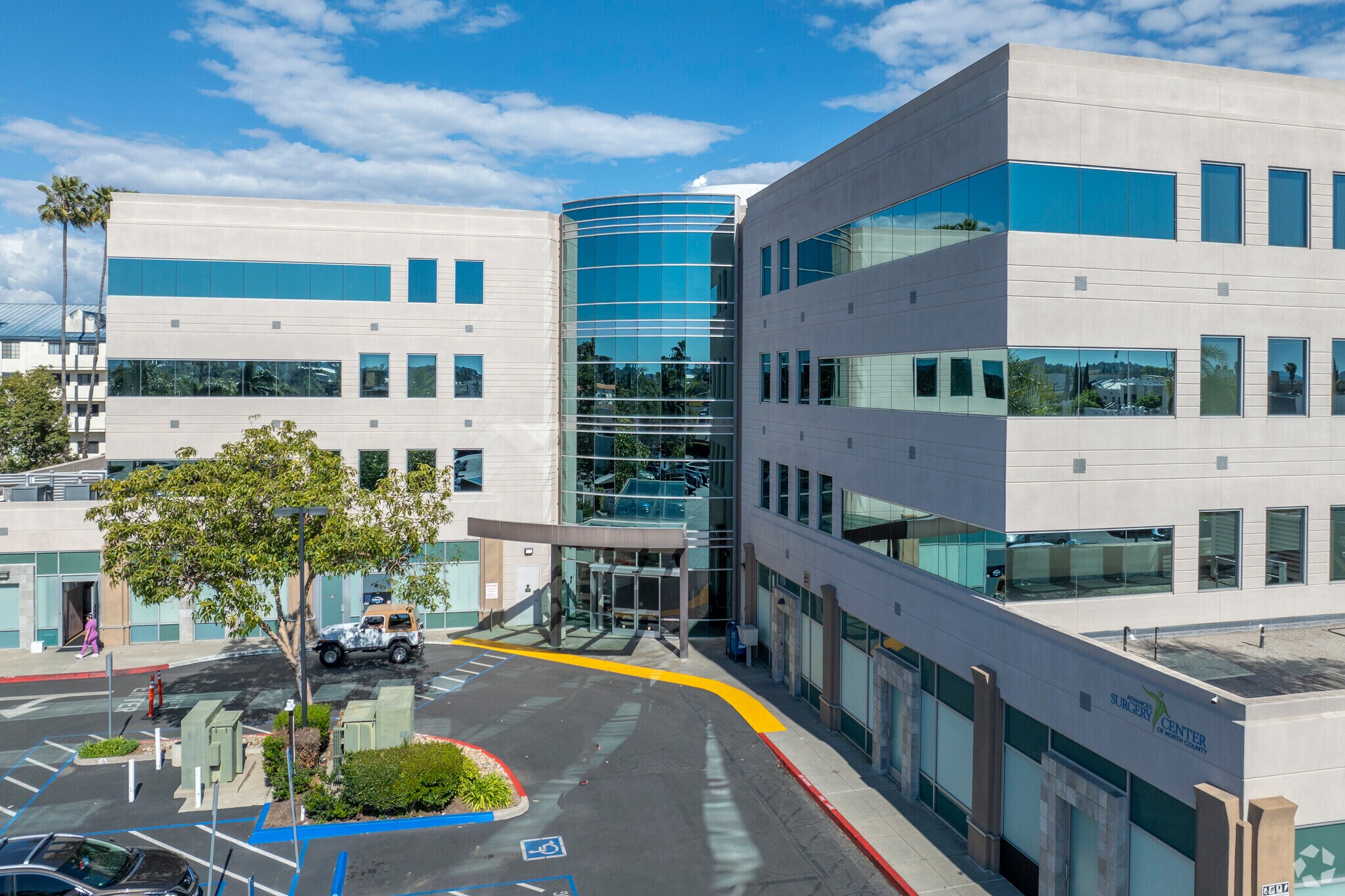 488 E Valley Pky, Escondido, CA à louer Photo principale– Image 1 sur 31