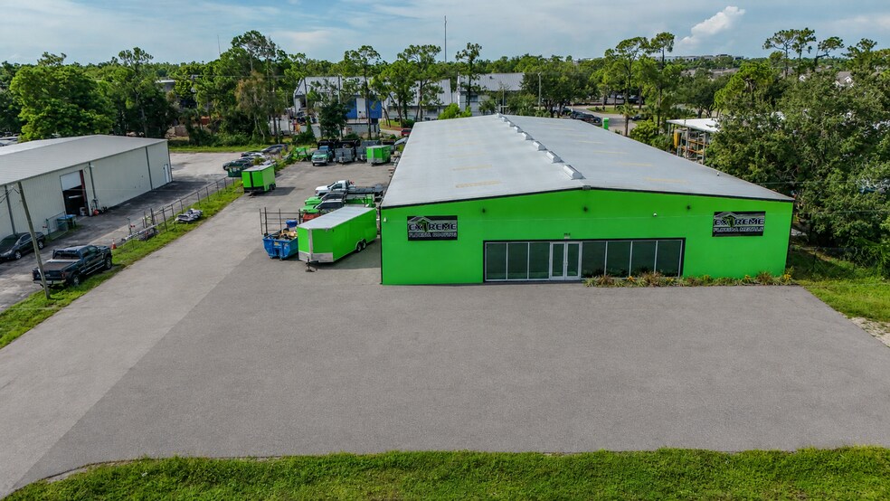2312 Bruner Ln, Fort Myers, FL à louer - Photo de l’immeuble – Image 2 sur 21
