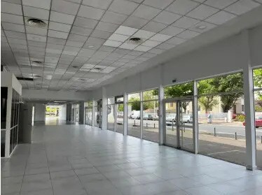 Local d’activités dans Vénissieux à louer - Photo de l’immeuble – Image 3 sur 7