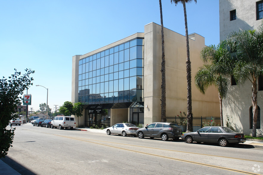111 N Jackson St, Glendale, CA à louer - Photo de l’immeuble – Image 2 sur 2