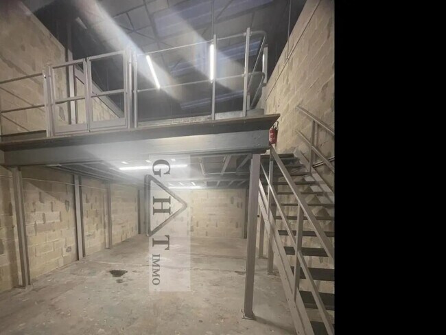 Plus de détails pour Bureau, Industriel/Logistique à louer