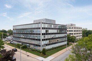 Plus de détails pour 100 Merrick Rd, Rockville Centre, NY - Bureau à louer
