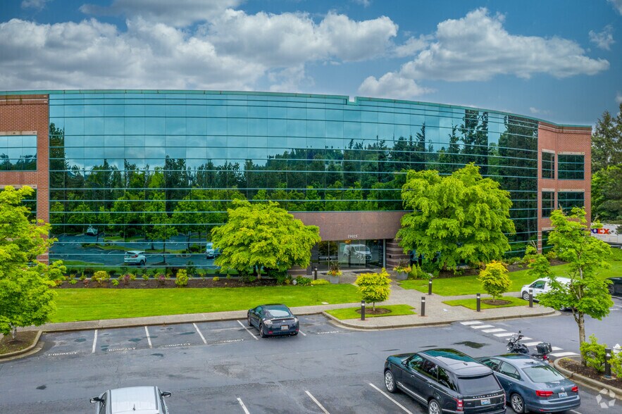 19015 North Creek Pky, Bothell, WA à louer - Photo principale – Image 1 sur 4