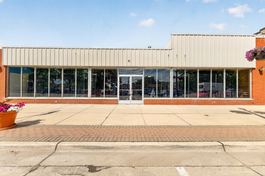 458 Main St, Belleville, MI à vendre - Photo de l’immeuble – Image 2 sur 41