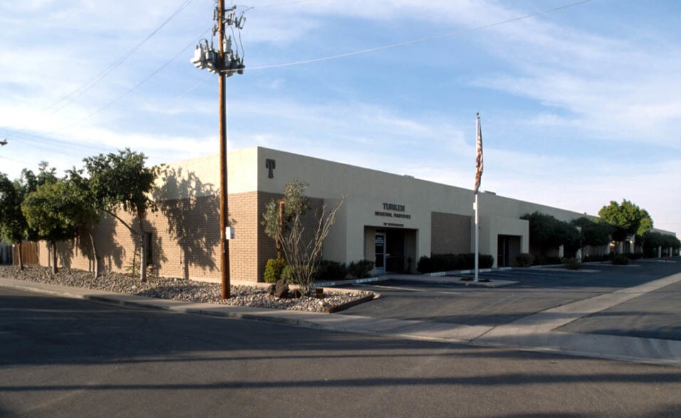 2829-2847 W McDowell Rd, Phoenix, AZ à louer - Photo de l’immeuble – Image 3 sur 4