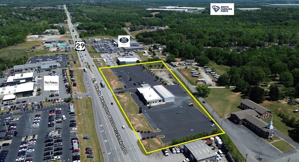 13755 E Wade Hampton Blvd, Greer, SC à vendre - Photo de l’immeuble – Image 1 sur 34