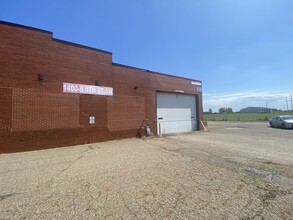 815 Oberlin Ave SW, Massillon, OH à louer Photo de l’immeuble– Image 2 sur 8