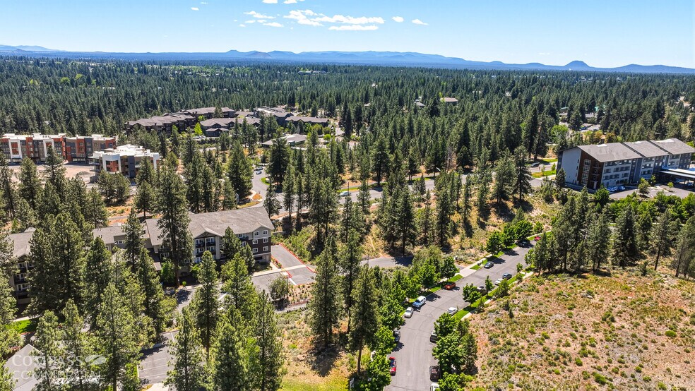 1030 SW Yates Dr, Bend, OR à vendre - Photo de l’immeuble – Image 2 sur 9