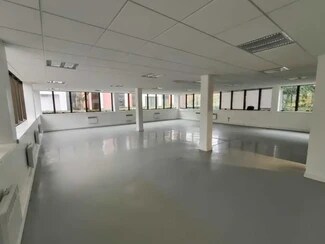 Plus de détails pour 21 Rue Albert Calmette, Jouy-en-Josas - Bureau à louer