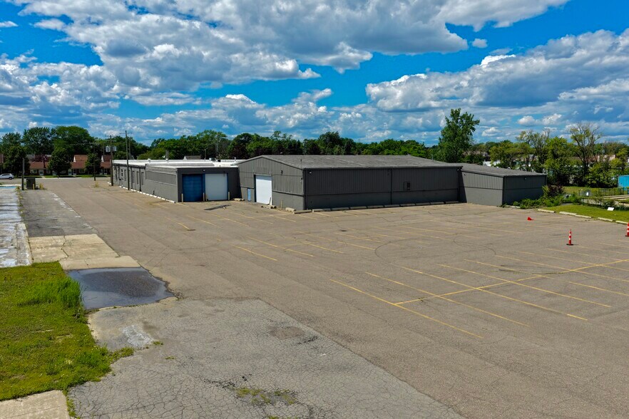 19300-19400 Allen Rd, Melvindale, MI à louer - Photo de l’immeuble – Image 3 sur 18