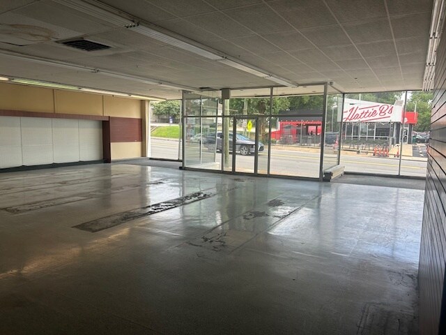 5208 Charlotte Pike, Nashville, TN à louer - Photo intérieure – Image 3 sur 6