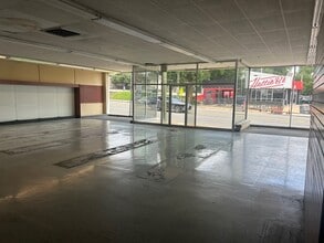 5208 Charlotte Pike, Nashville, TN à louer Photo intérieure– Image 1 sur 4