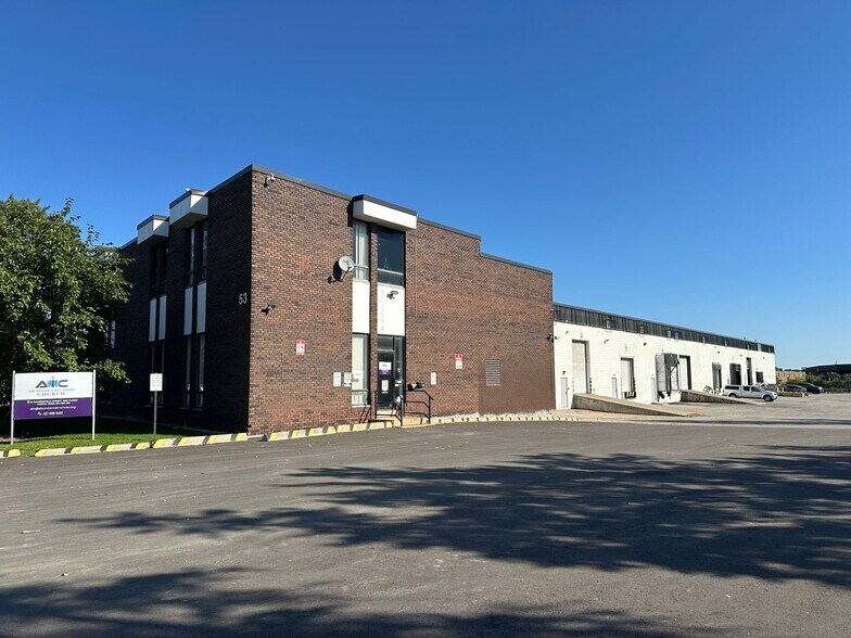 53-83 Bakersfield St, Toronto, ON à louer - Photo de l’immeuble – Image 2 sur 7