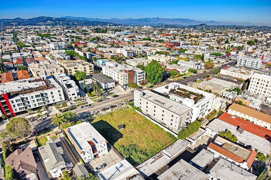 4820 Oakwood Ave, Los Angeles, CA à vendre - Photo de l’immeuble – Image 3 sur 6