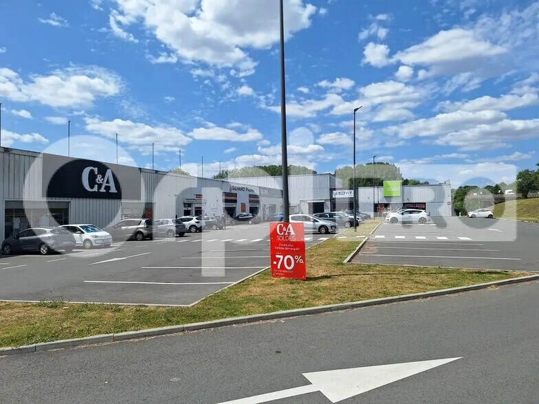 Local commercial dans Compiègne à louer - Photo de l’immeuble – Image 1 sur 3