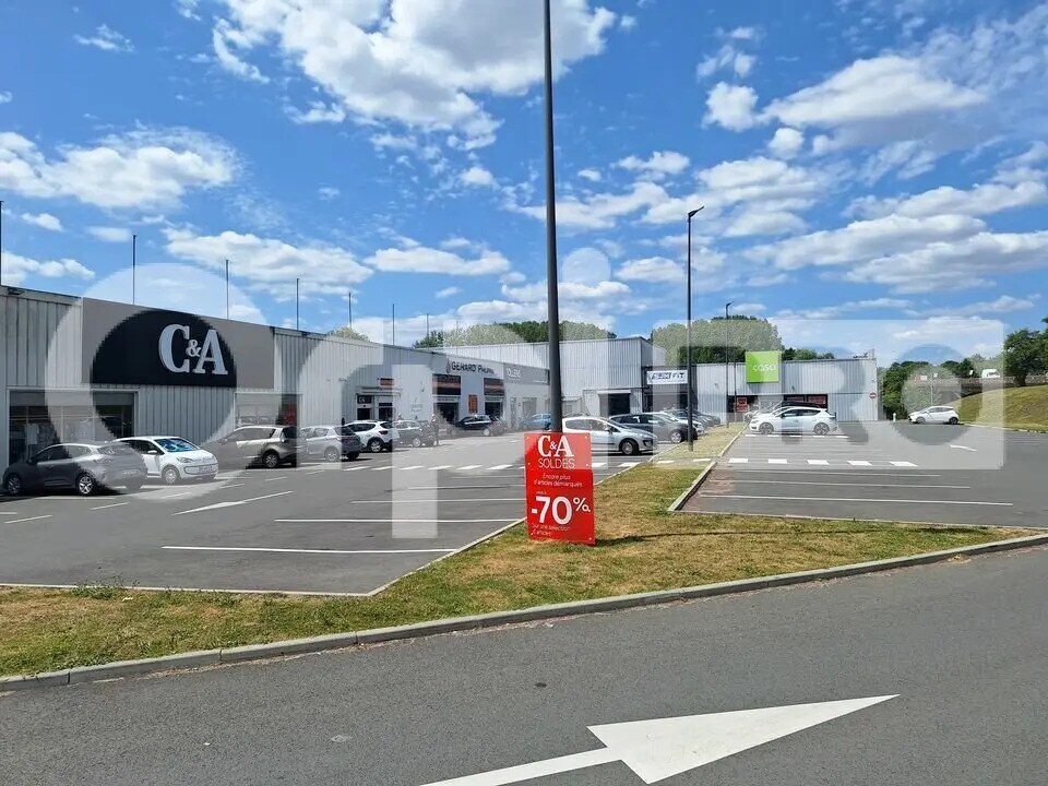 Local commercial dans Compiègne à louer Photo de l’immeuble– Image 1 sur 4