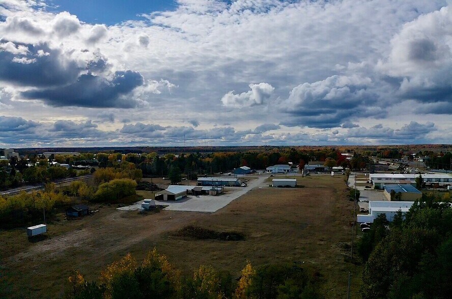 1720 N Lincoln Rd, Escanaba, MI à louer - Photo principale – Image 1 sur 7