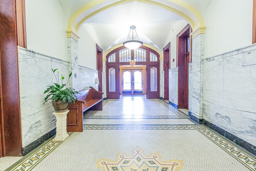 429 E Vermont St, Indianapolis, IN à louer - Photo intérieure – Image 3 sur 21
