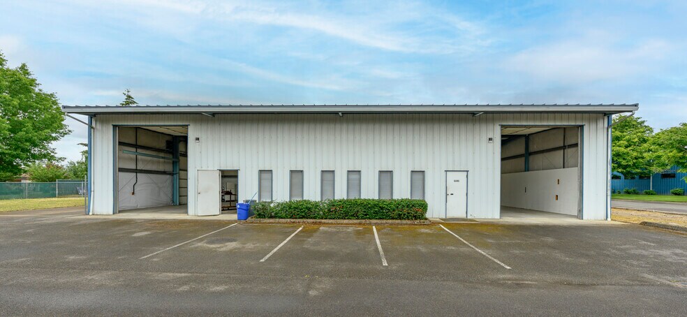 2710 E Hancock St, Newberg, OR à louer - Photo de l’immeuble – Image 1 sur 14