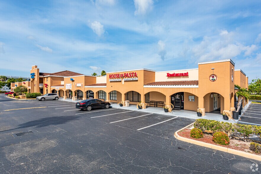7050 Winkler Rd, Fort Myers, FL à louer - Photo de l’immeuble – Image 2 sur 10