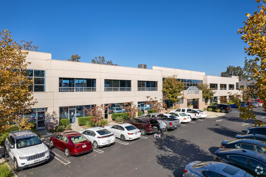 41715 Enterprise Cir N, Temecula, CA à louer - Photo de l’immeuble – Image 1 sur 17