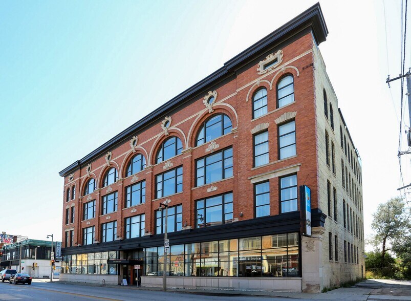 611 W National Ave, Milwaukee, WI à louer - Photo de l’immeuble – Image 1 sur 12
