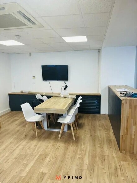 Local d’activités dans Croissy-sur-Seine à louer - Photo de l’immeuble – Image 3 sur 6