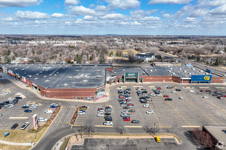 1643-1663 County Road B2 W, Roseville, MN à louer - Photo de l’immeuble – Image 1 sur 9