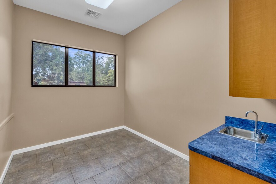 6531 103rd St, Jacksonville, FL à louer - Photo de l’immeuble – Image 3 sur 16