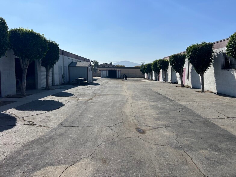 15251 Boyle Ave, Fontana, CA à vendre - Photo de l’immeuble – Image 2 sur 6