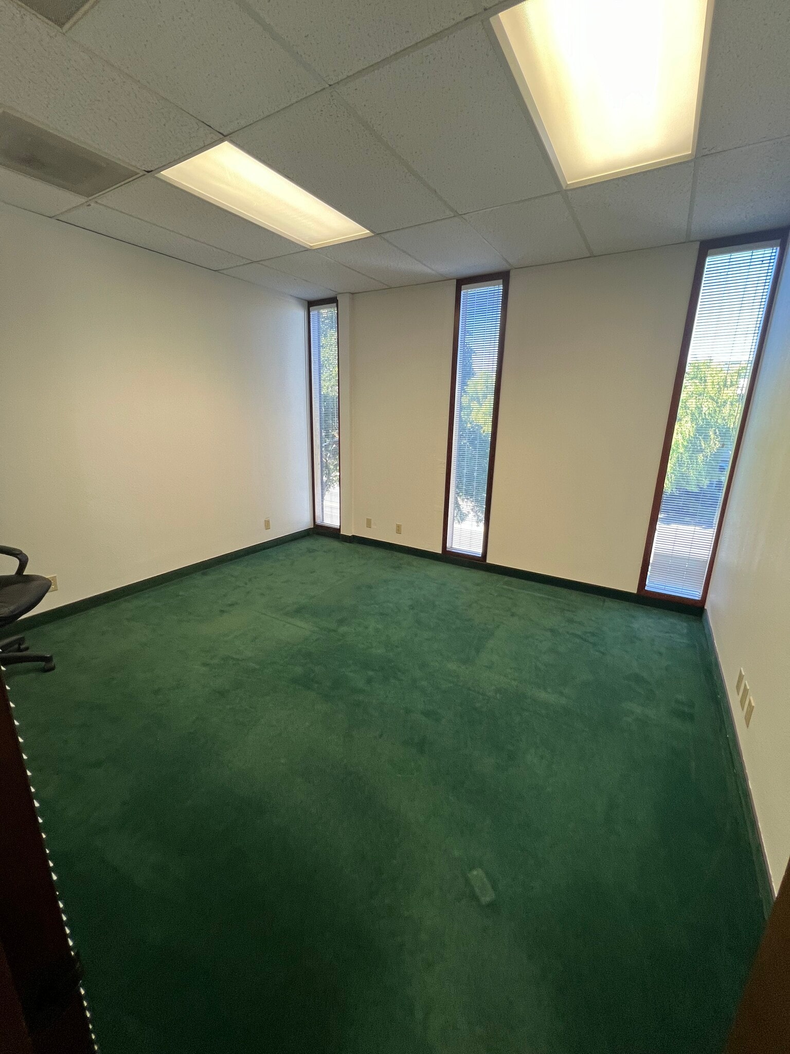 68 Mitchell Blvd, San Rafael, CA à louer Photo intérieure– Image 1 sur 3