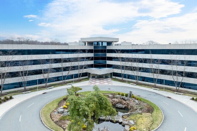 Plus de détails pour 500 Summit Lake Dr, Valhalla, NY - Bureau à louer
