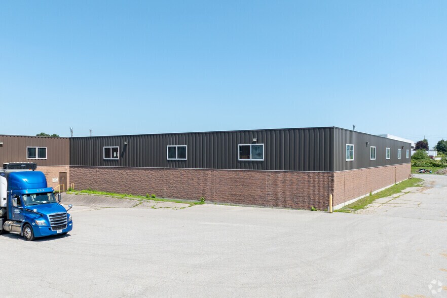1133 Boundary Rd, Oshawa, ON à louer - Photo de l’immeuble – Image 2 sur 3
