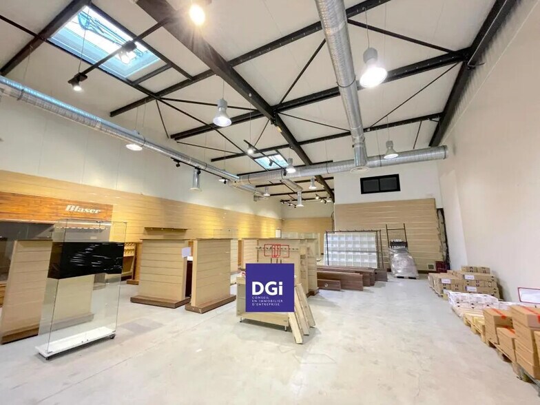 Local commercial dans Marguerittes à louer - Photo de l’immeuble – Image 1 sur 7