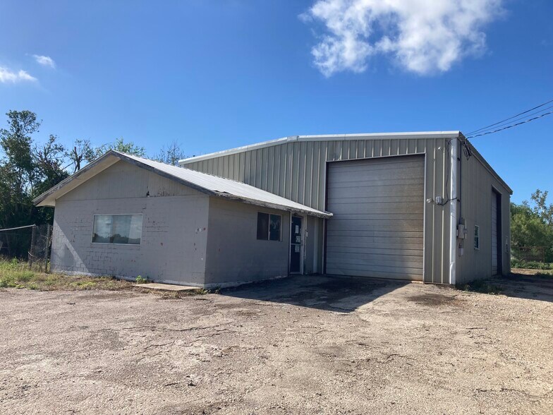 2605 19th St, Hondo, TX à vendre - Photo de l’immeuble – Image 3 sur 11
