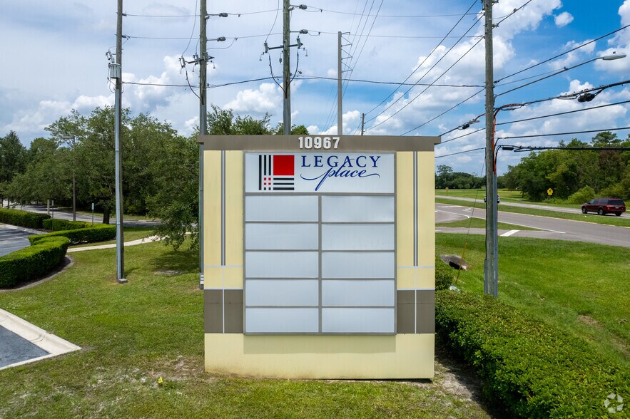 10967 Lake Underhill Rd, Orlando, FL à vendre - Photo de l’immeuble – Image 3 sur 8