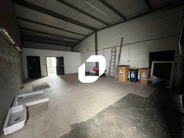 Local d'activités dans Izon à vendre - Photo intérieure – Image 1 sur 11