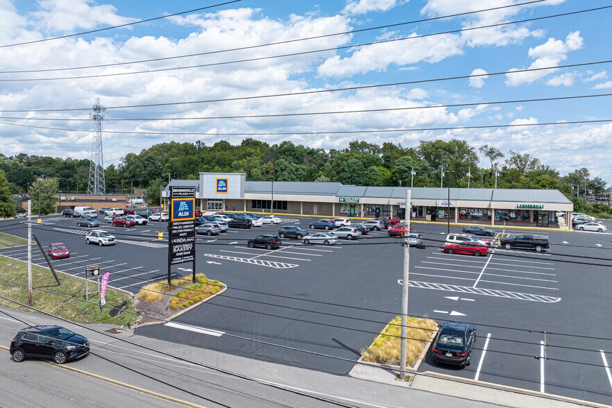 5239-5255 Brownsville Rd, Pittsburgh, PA à louer - Photo de l’immeuble – Image 1 sur 9