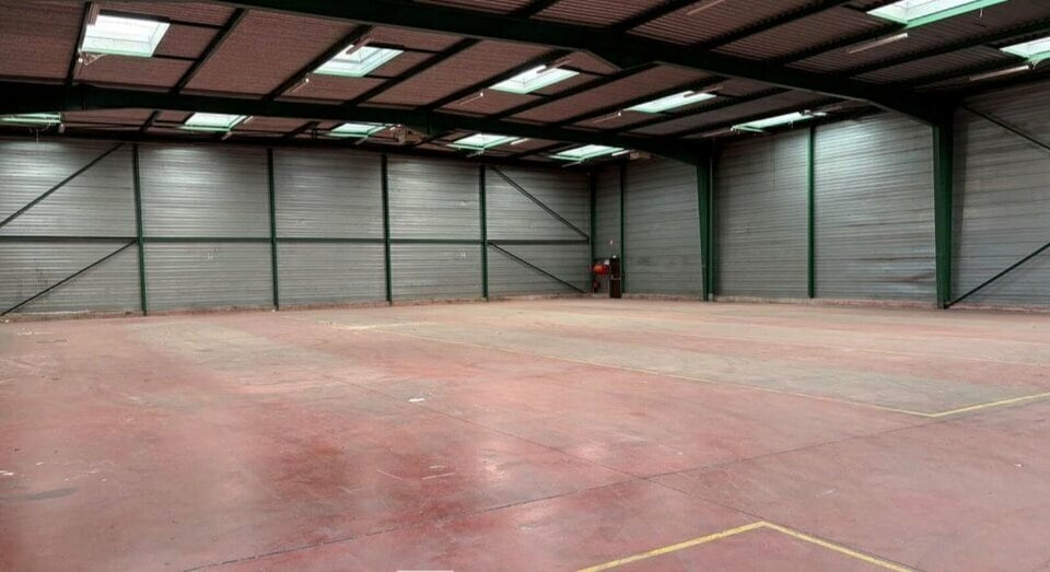 Local d'activités dans Genas à vendre - Photo de l’immeuble – Image 3 sur 10