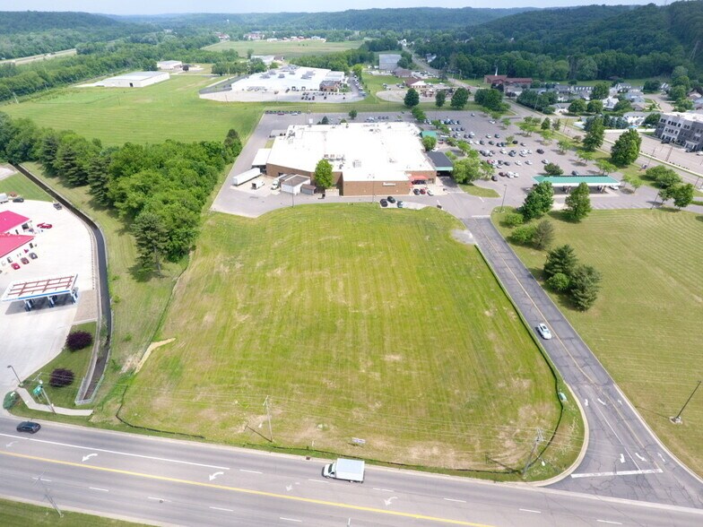 187 W Ohio Ave, Dover, OH à vendre - Photo de l’immeuble – Image 3 sur 11