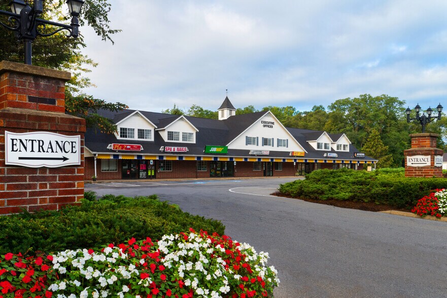 2580 Western Ave, Guilderland Center, NY à louer - Photo principale – Image 1 sur 8