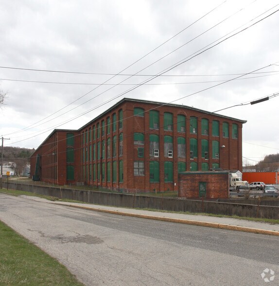 7 Hoosac St, Adams, MA à vendre - Photo principale – Image 1 sur 12