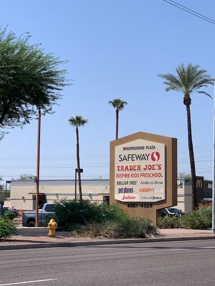 4025 E Chandler Blvd, Phoenix, AZ à louer - Photo de l’immeuble – Image 3 sur 5