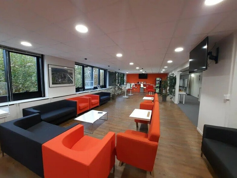 Bureau dans Rouen à louer - Photo de l’immeuble – Image 2 sur 16