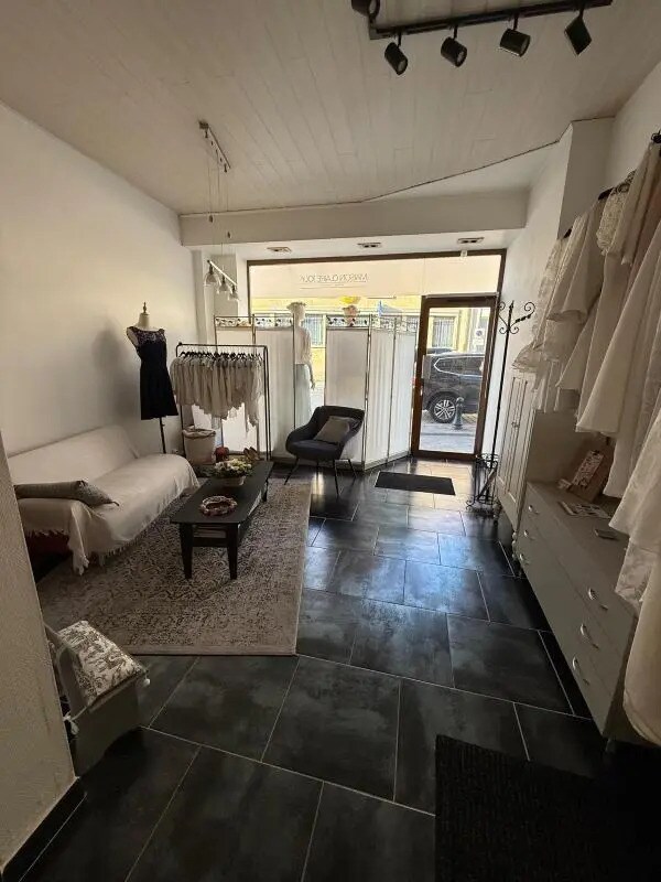 Plus de détails pour Local commercial à vendre