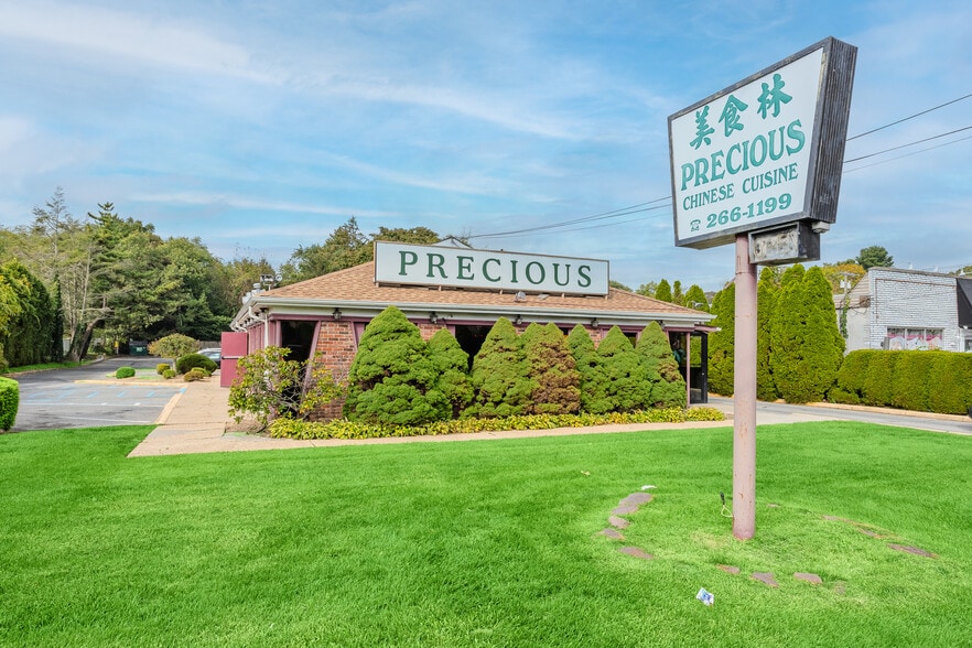 504 Larkfield Rd, East Northport, NY à louer - Photo de l’immeuble – Image 2 sur 21