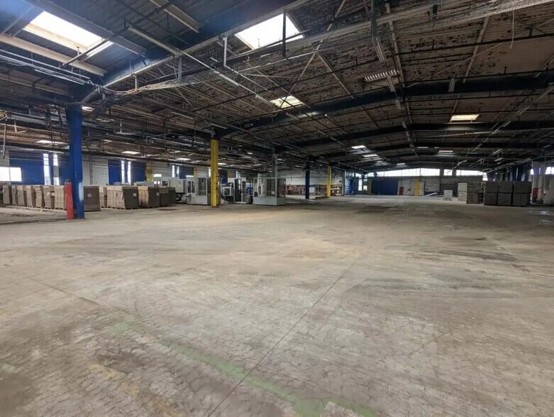Industriel/Logistique dans Évreux à louer - Photo de l’immeuble – Image 1 sur 1