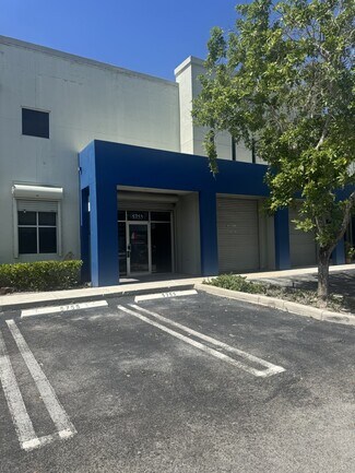 Plus de détails pour 5745-5759 NW 151st St, Miami Lakes, FL - Industriel/Logistique à louer