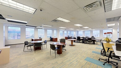 6070 Gateway Blvd E, El Paso, TX à louer Numérisation 3D Matterport– Image 1 sur 6